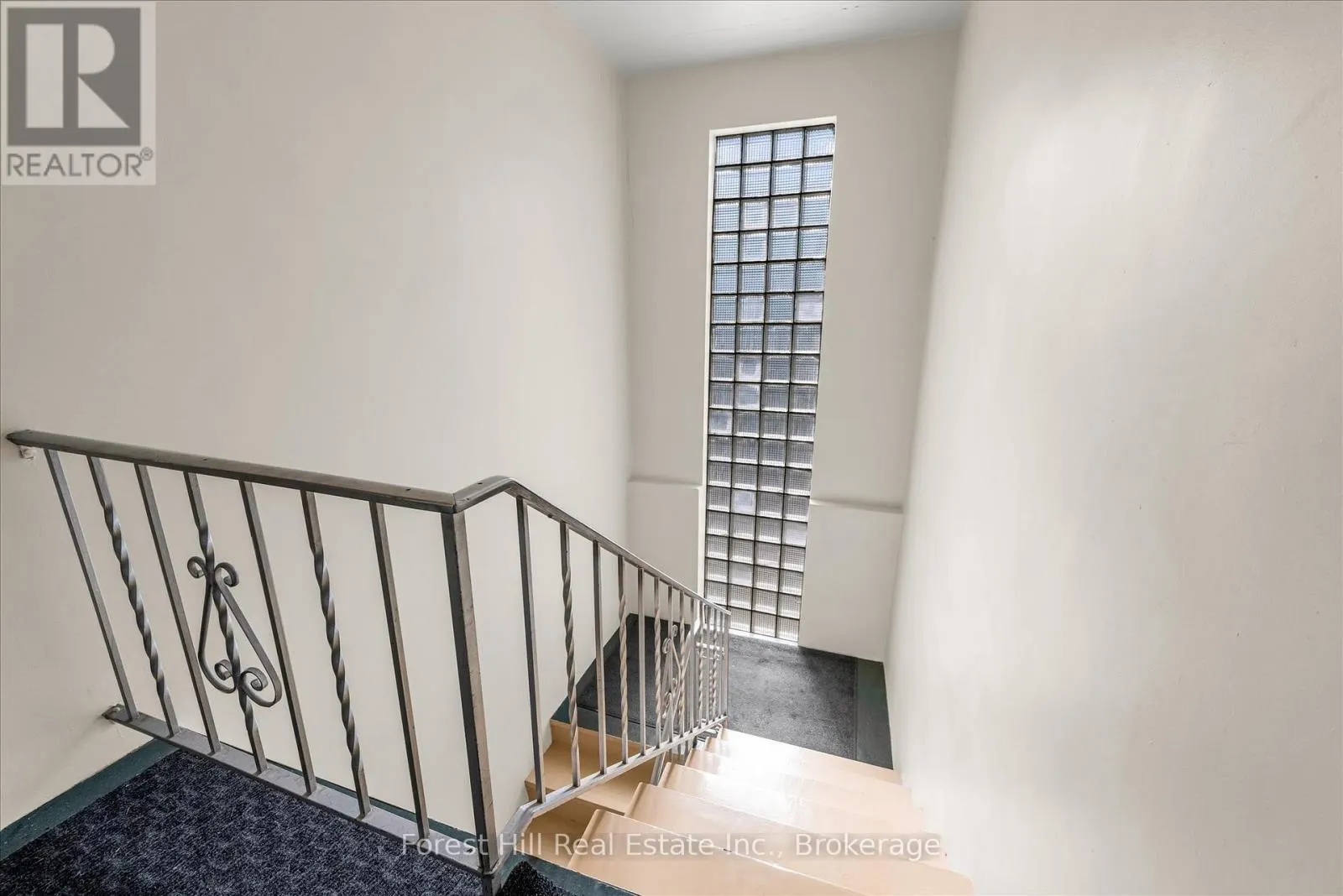 5 - 2 STROUD ROAD, #5