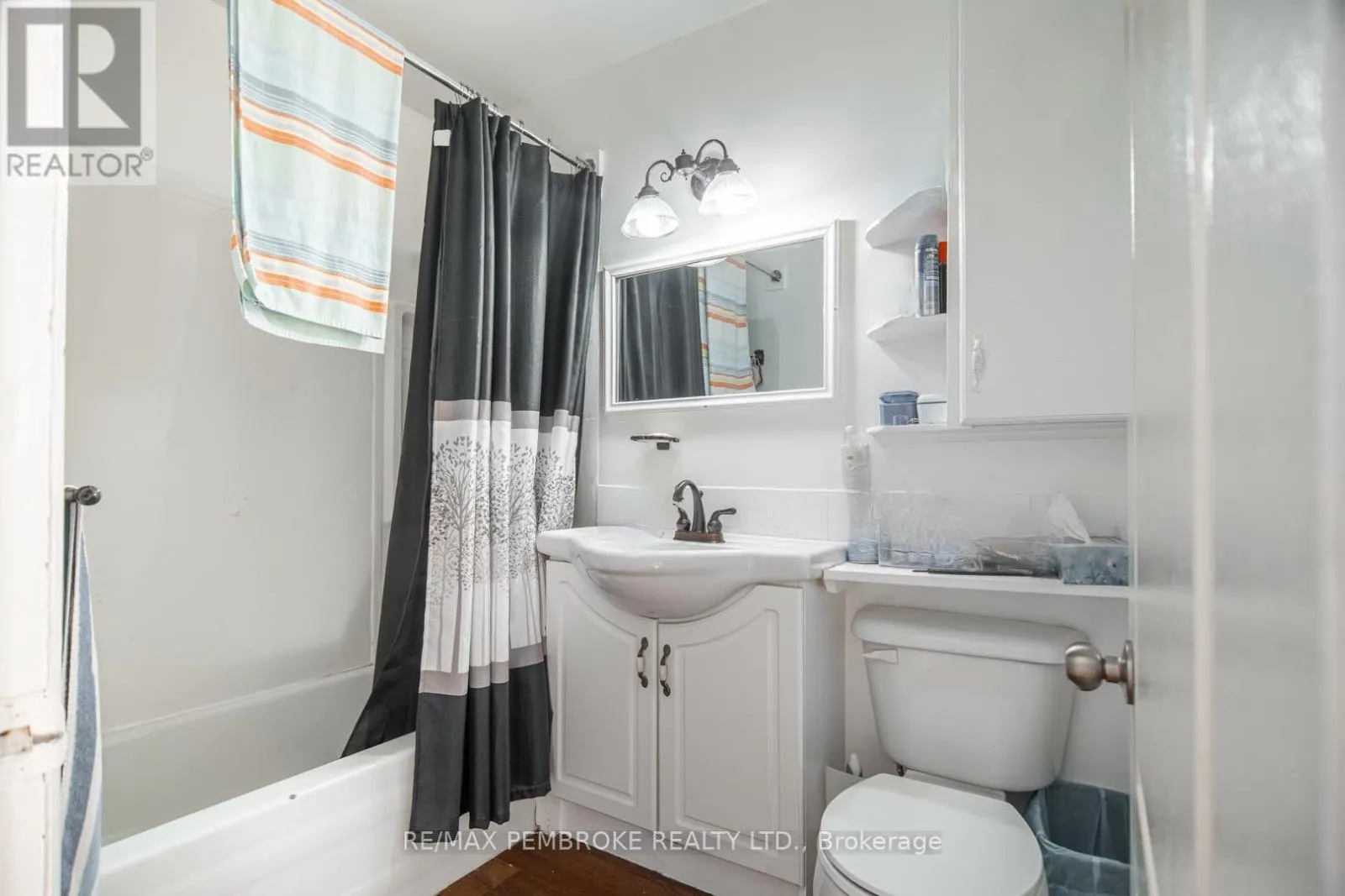 255 MCKENZIE AVENUE