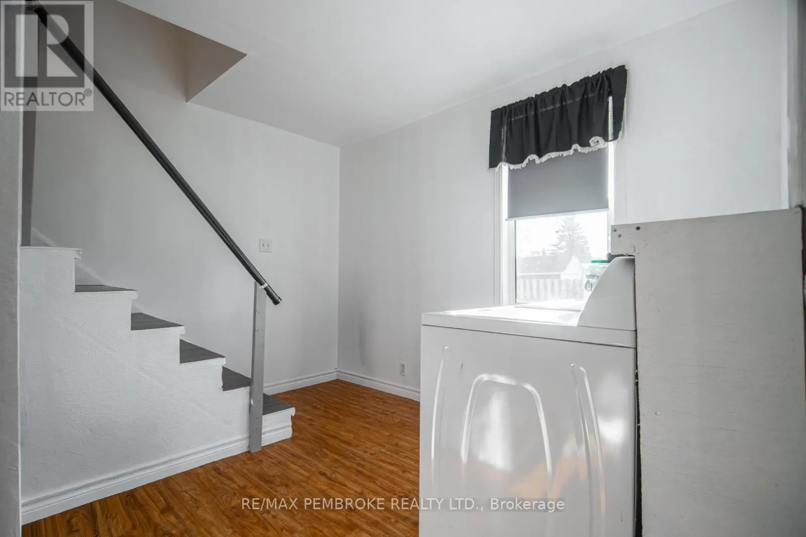 255 MCKENZIE AVENUE