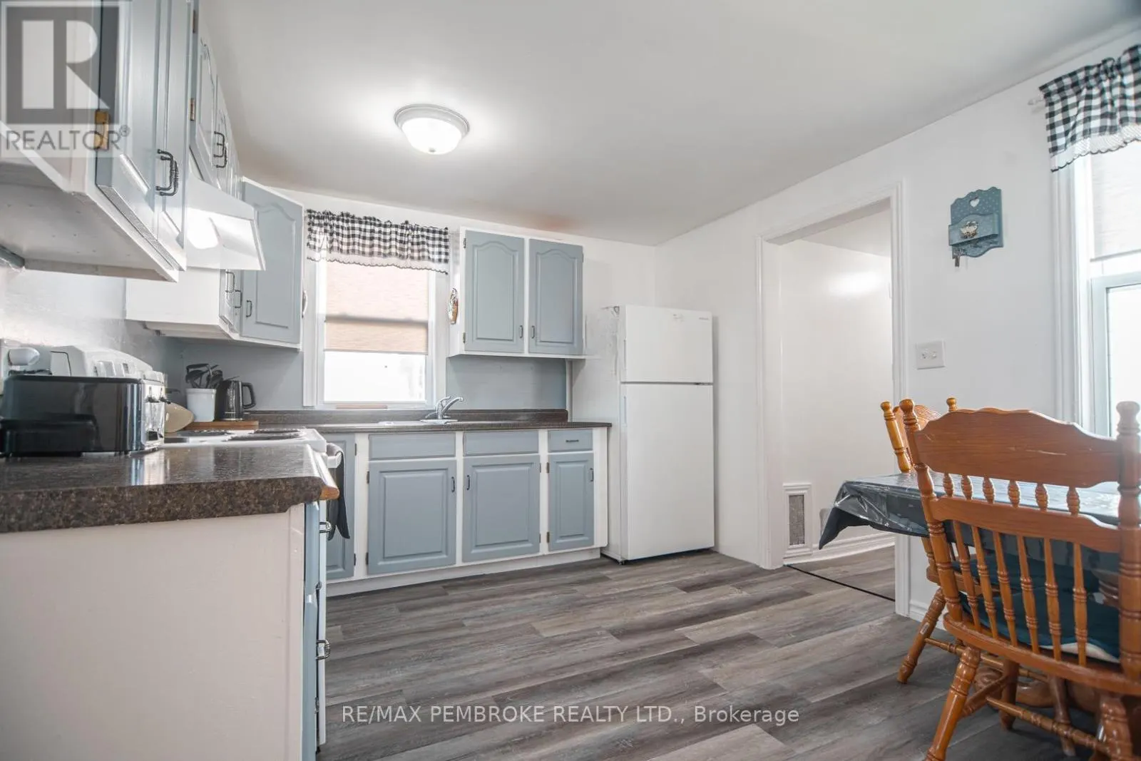 255 MCKENZIE AVENUE