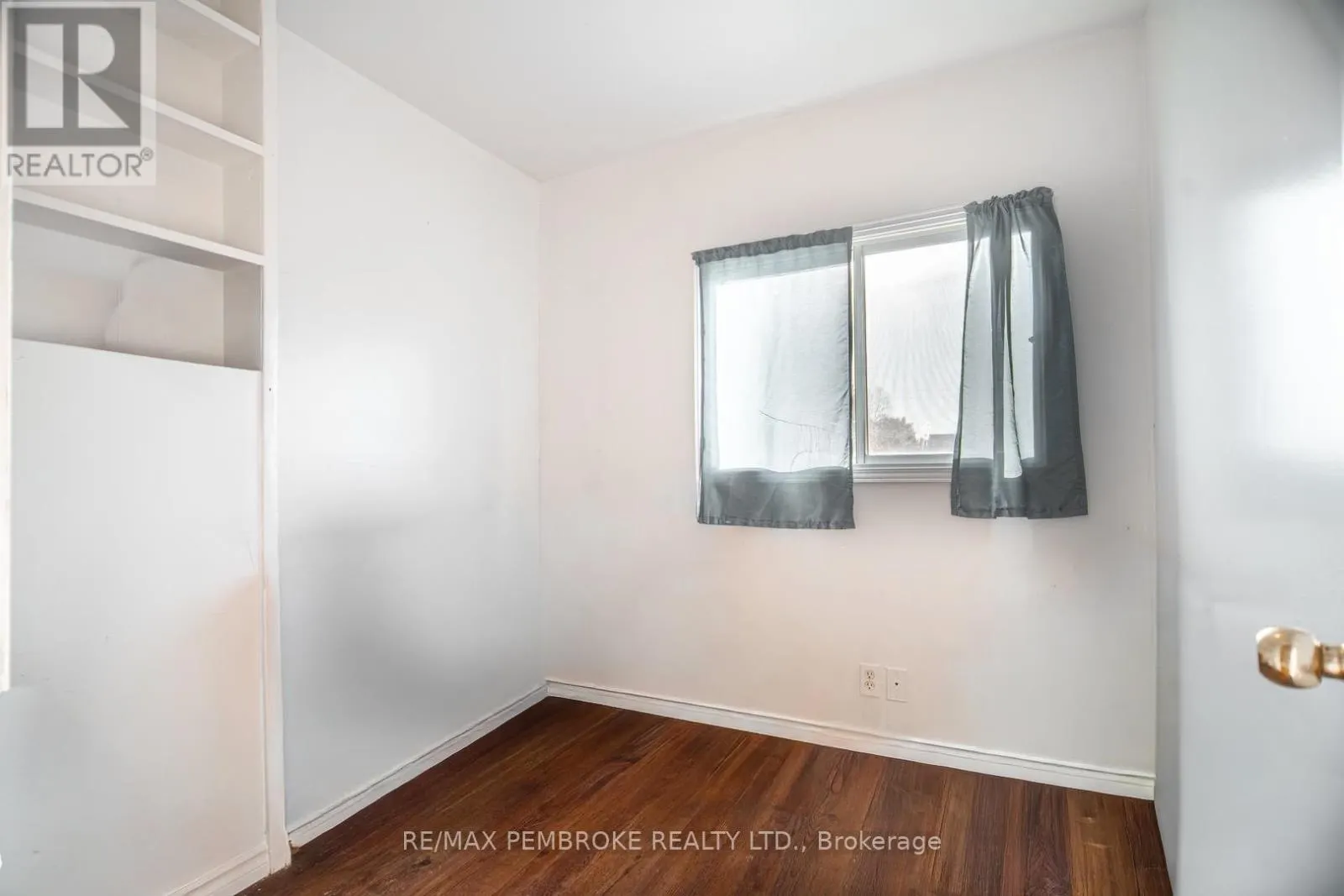 255 MCKENZIE AVENUE