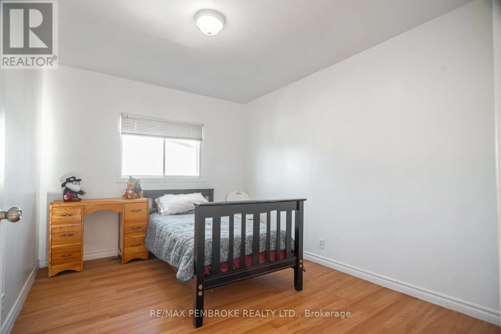 255 MCKENZIE AVENUE