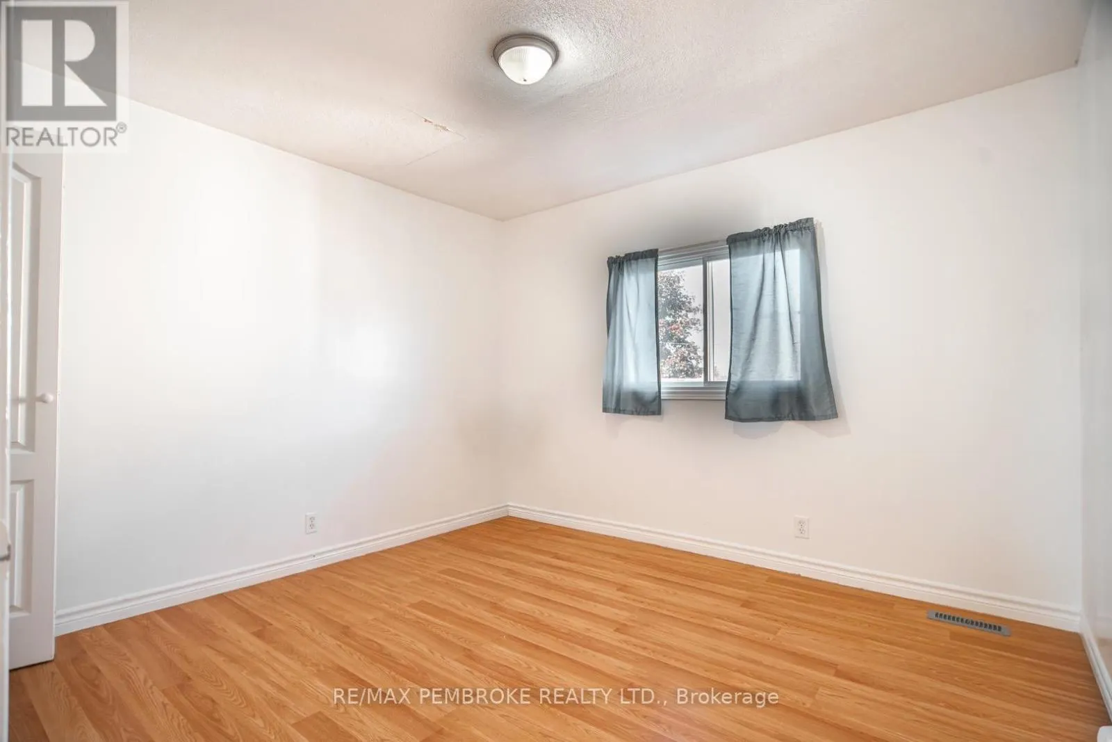 255 MCKENZIE AVENUE