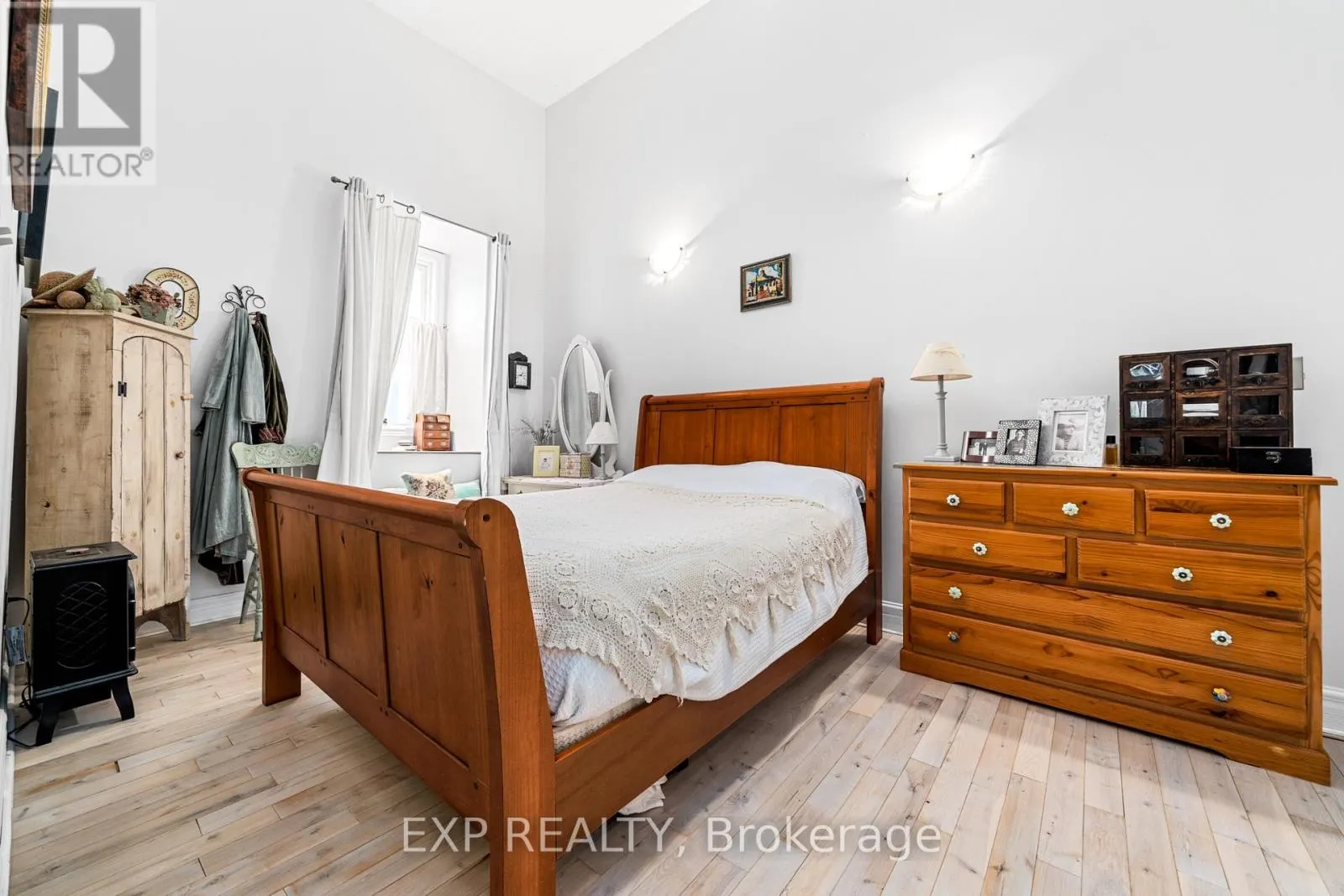 1 - 393 FRONT STREET, #1