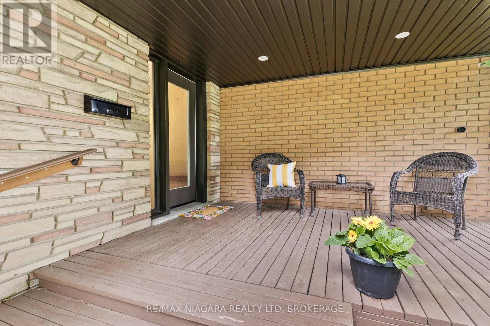27 DALEVIEW CRESCENT