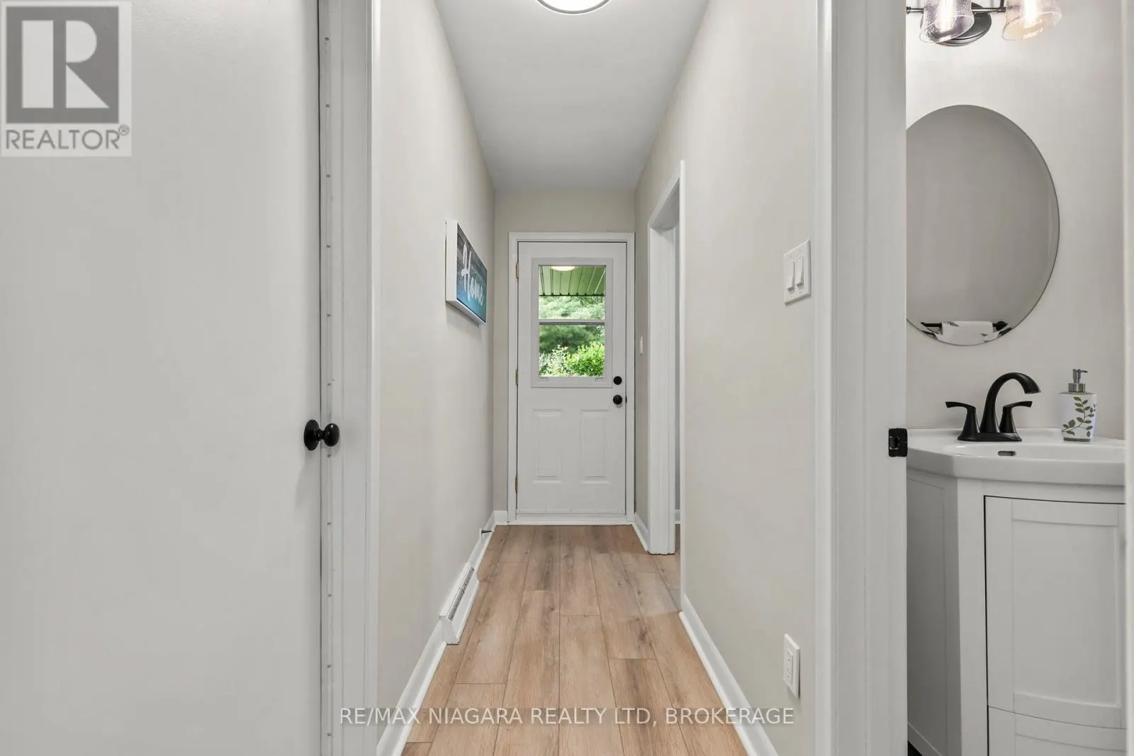 27 DALEVIEW CRESCENT