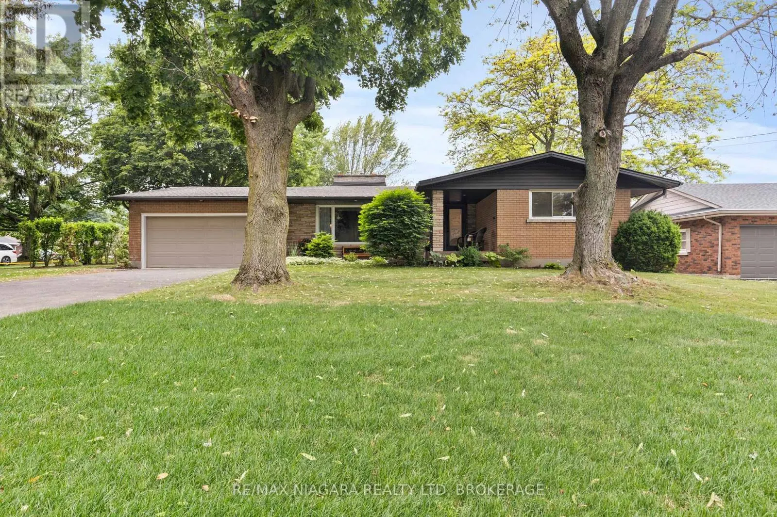 27 DALEVIEW CRESCENT