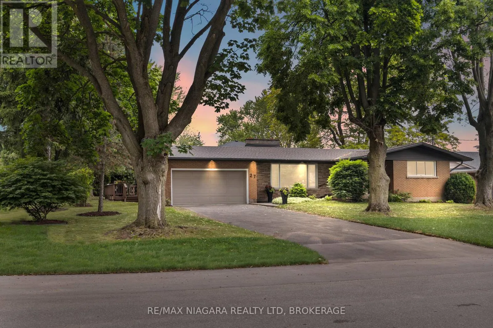 27 DALEVIEW CRESCENT