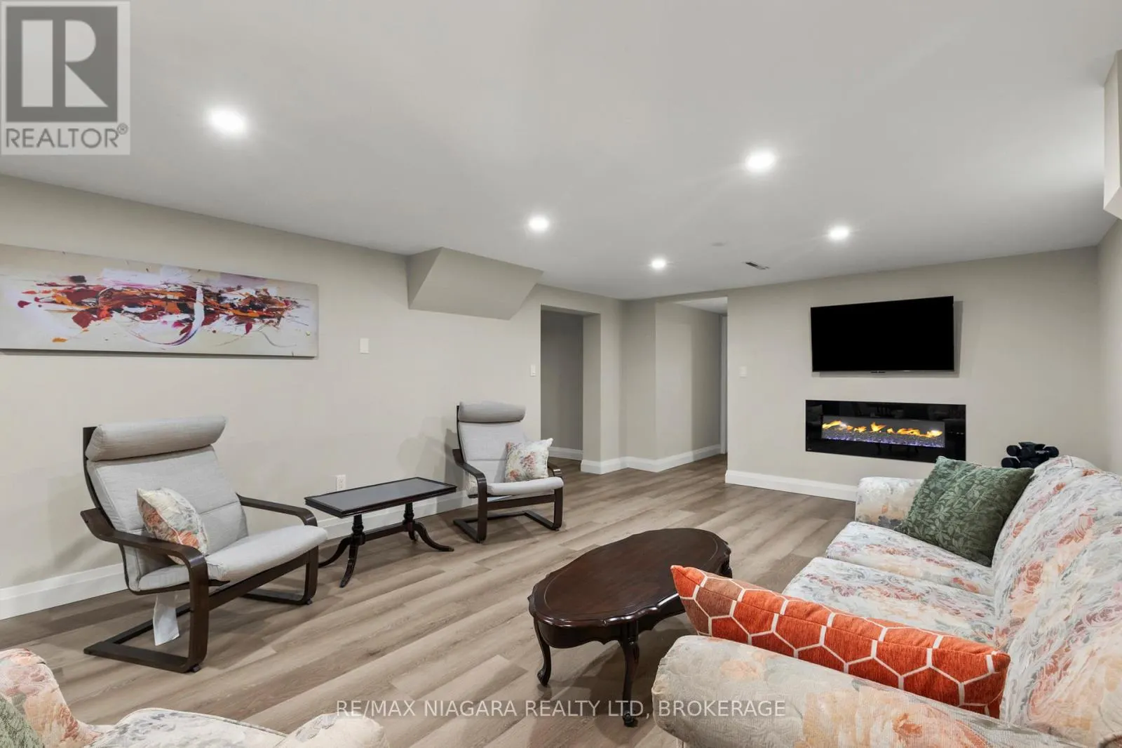 27 DALEVIEW CRESCENT