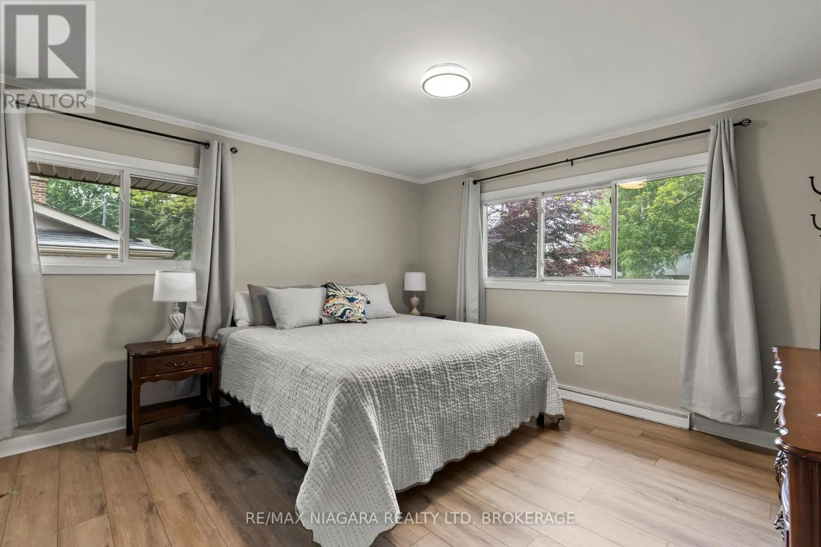 27 DALEVIEW CRESCENT
