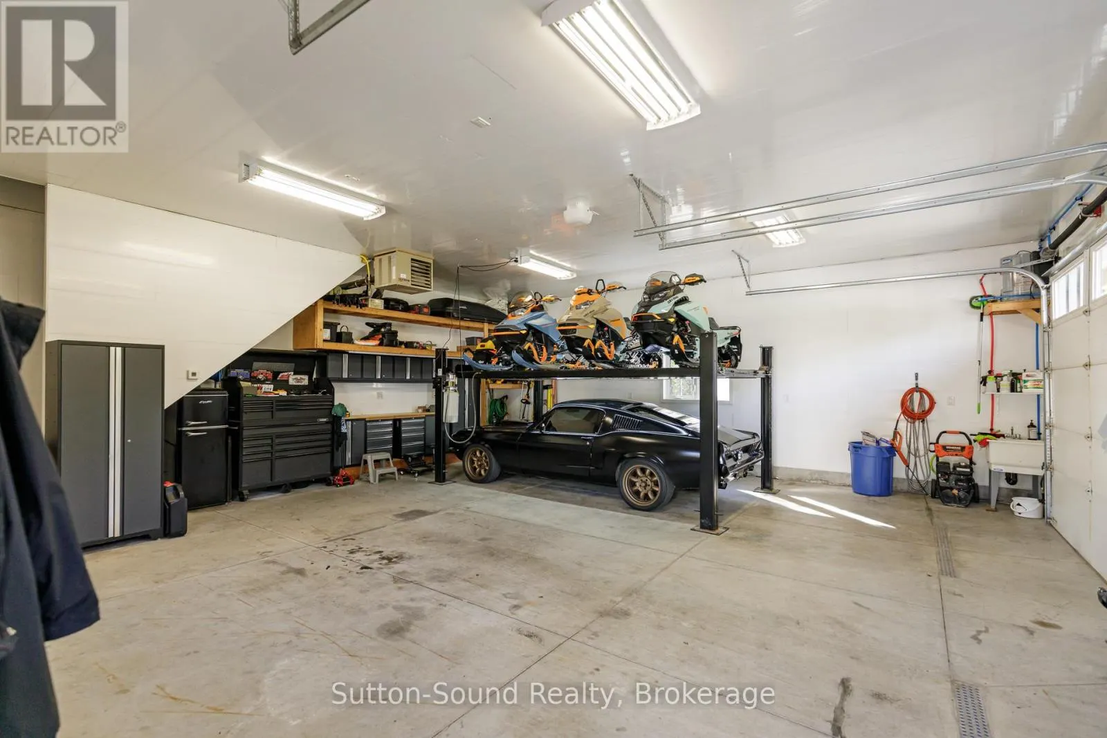 303277 33 SIDE ROAD