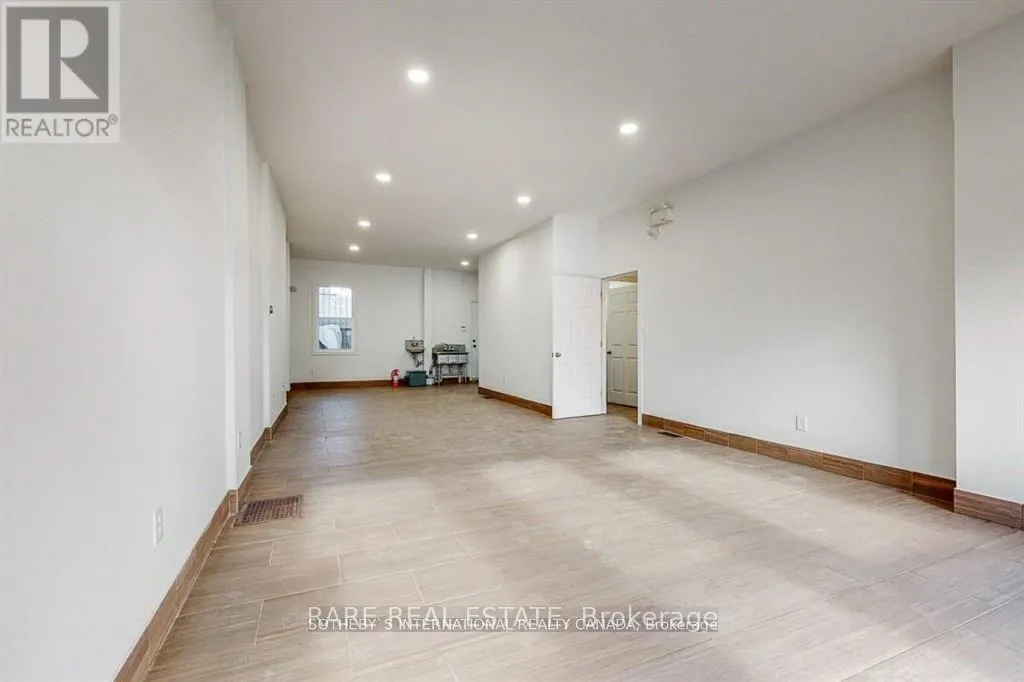 1439 MAIN STREET E