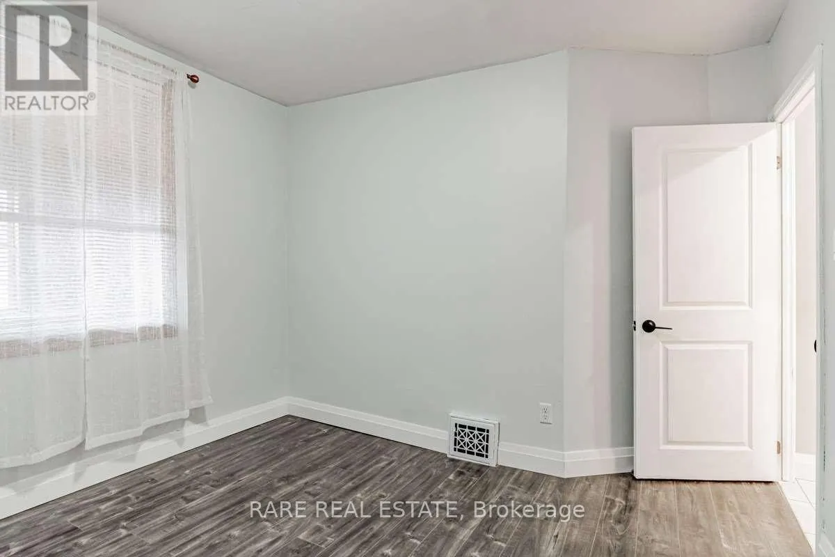1439 MAIN STREET E