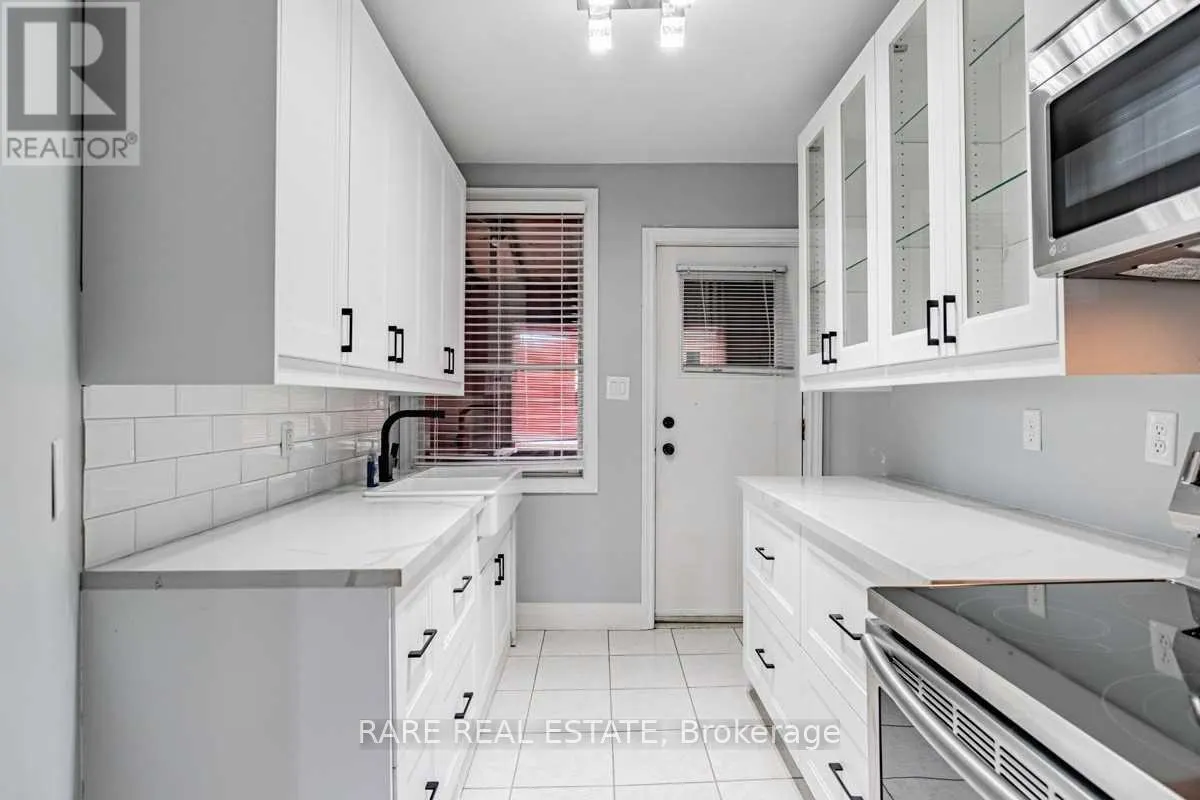 1439 MAIN STREET E