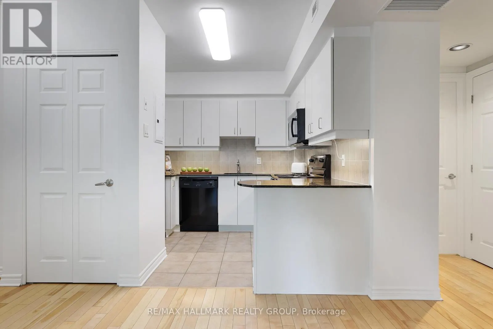 405 - 445 LAURIER AVENUE W