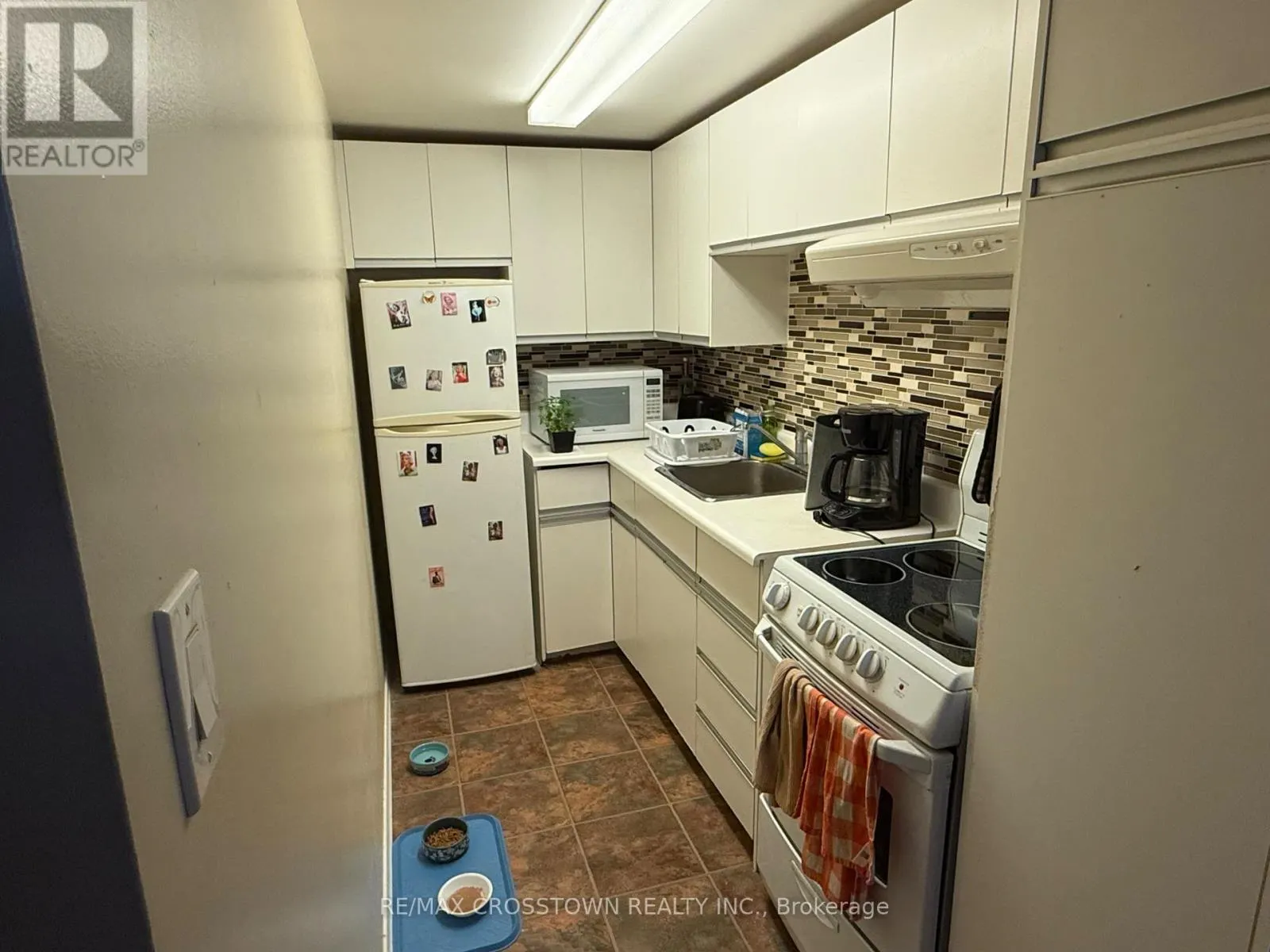 B12 - 40 JUDGE AVENUE