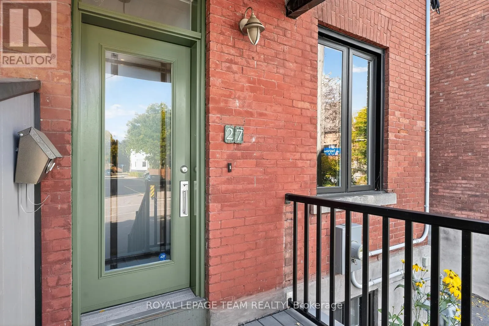 27 IVY CRESCENT