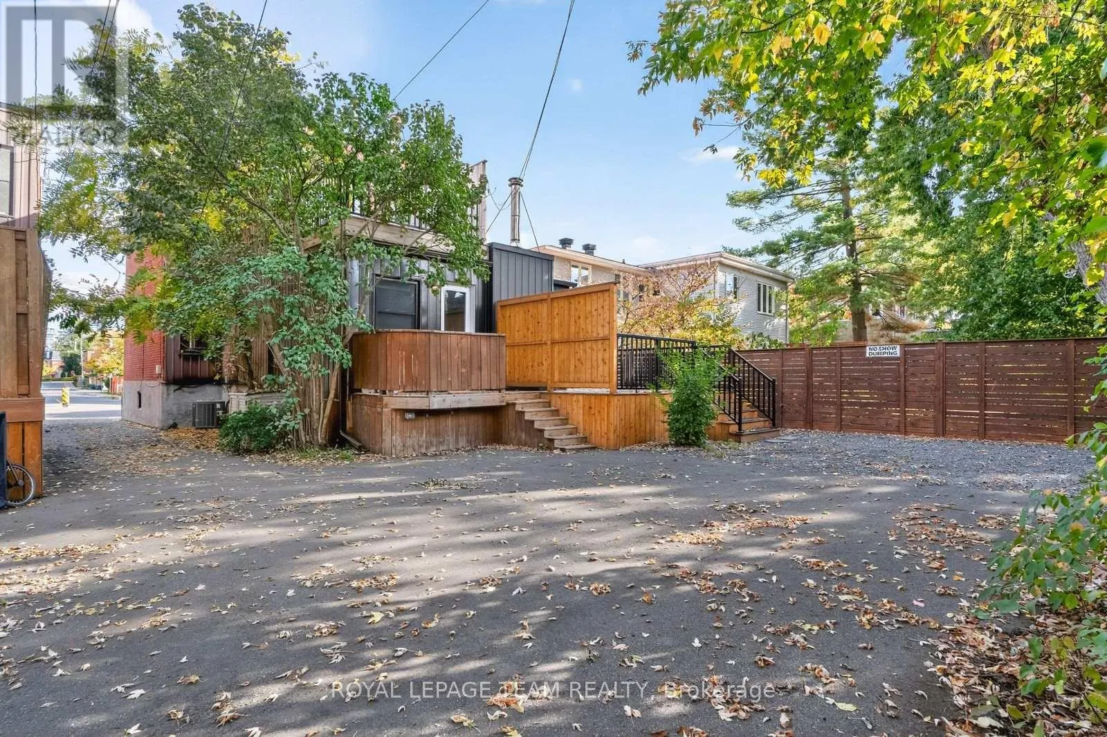 27 IVY CRESCENT