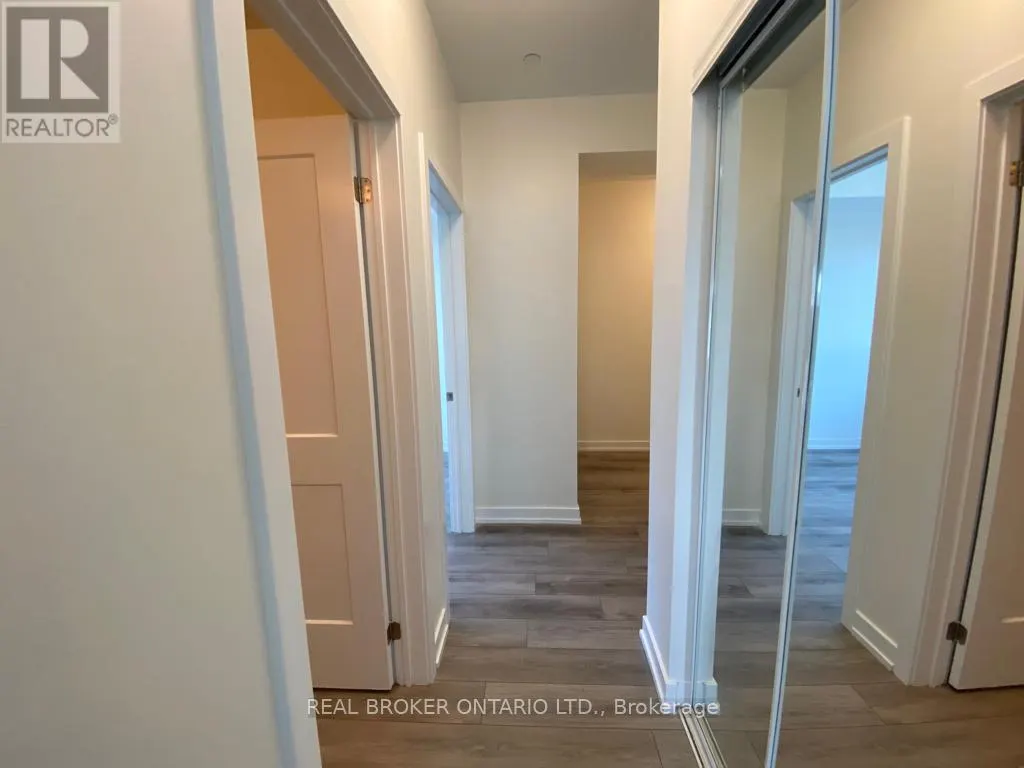 402 - 251 NORTHFIELD DRIVE E