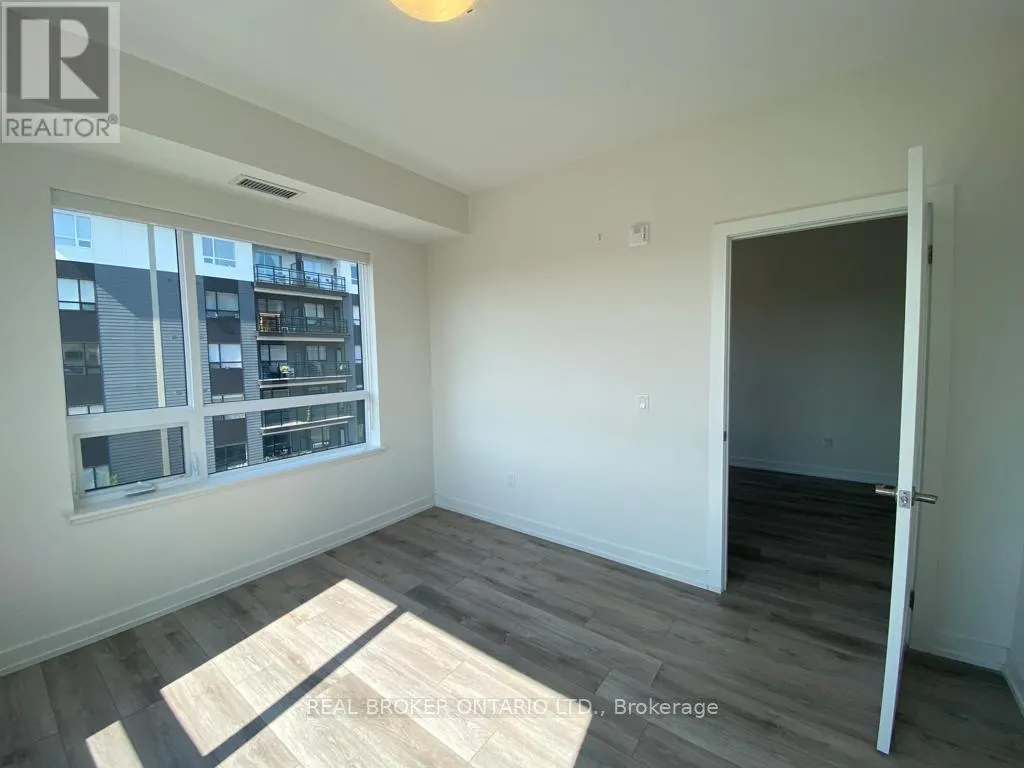 402 - 251 NORTHFIELD DRIVE E