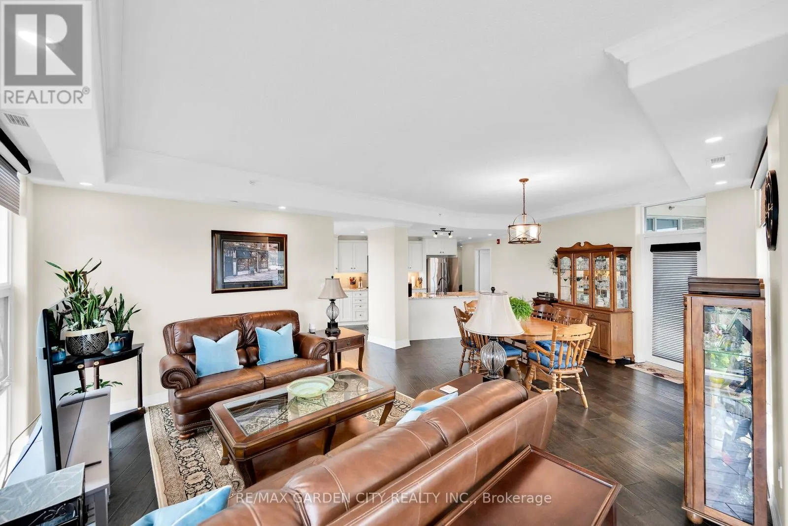 408 - 10 CONCORD PLACE