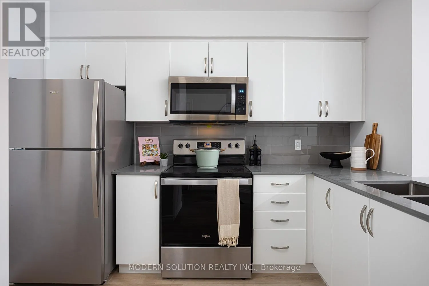 914 - 425 WATSON PARKWAY N