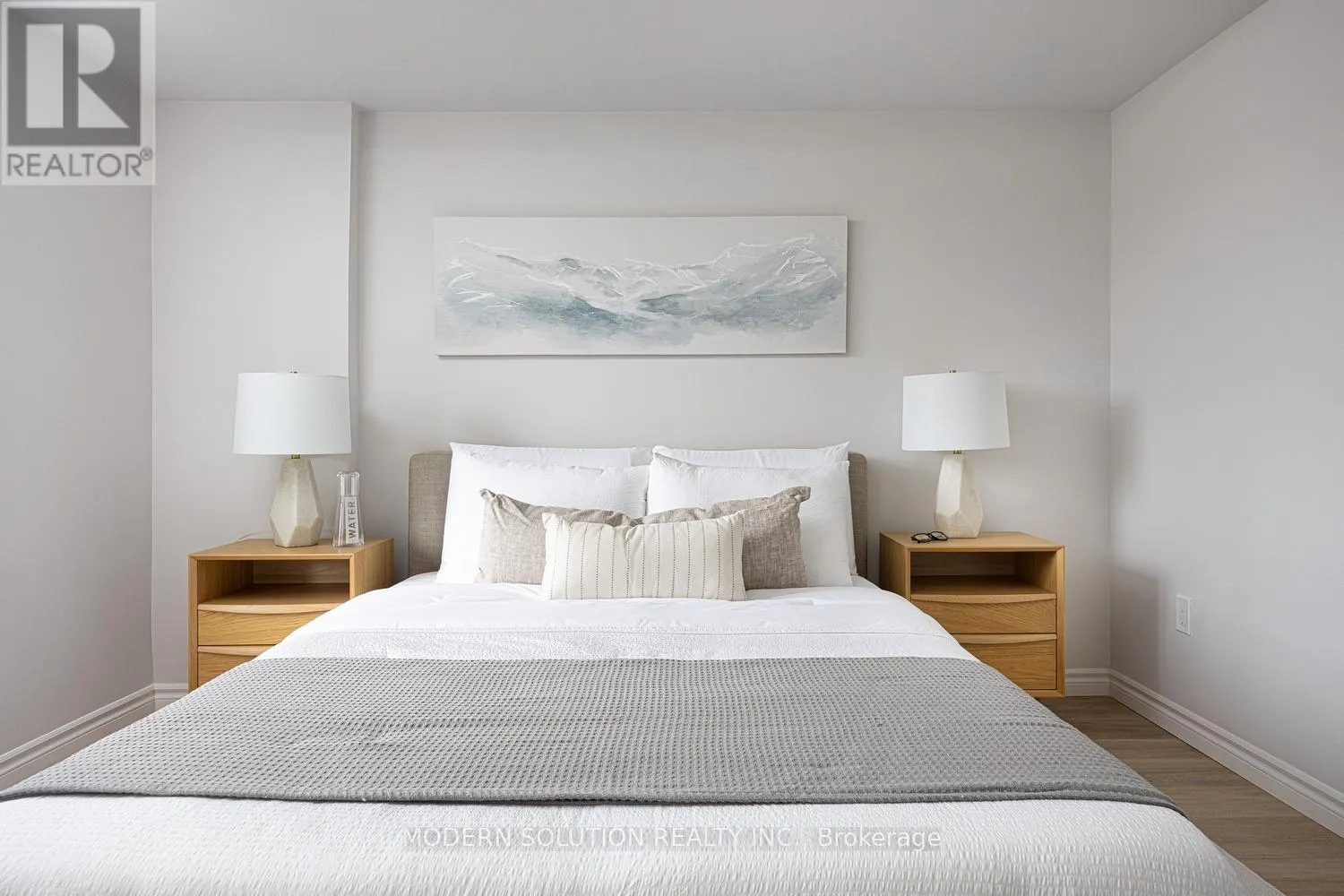 914 - 425 WATSON PARKWAY N