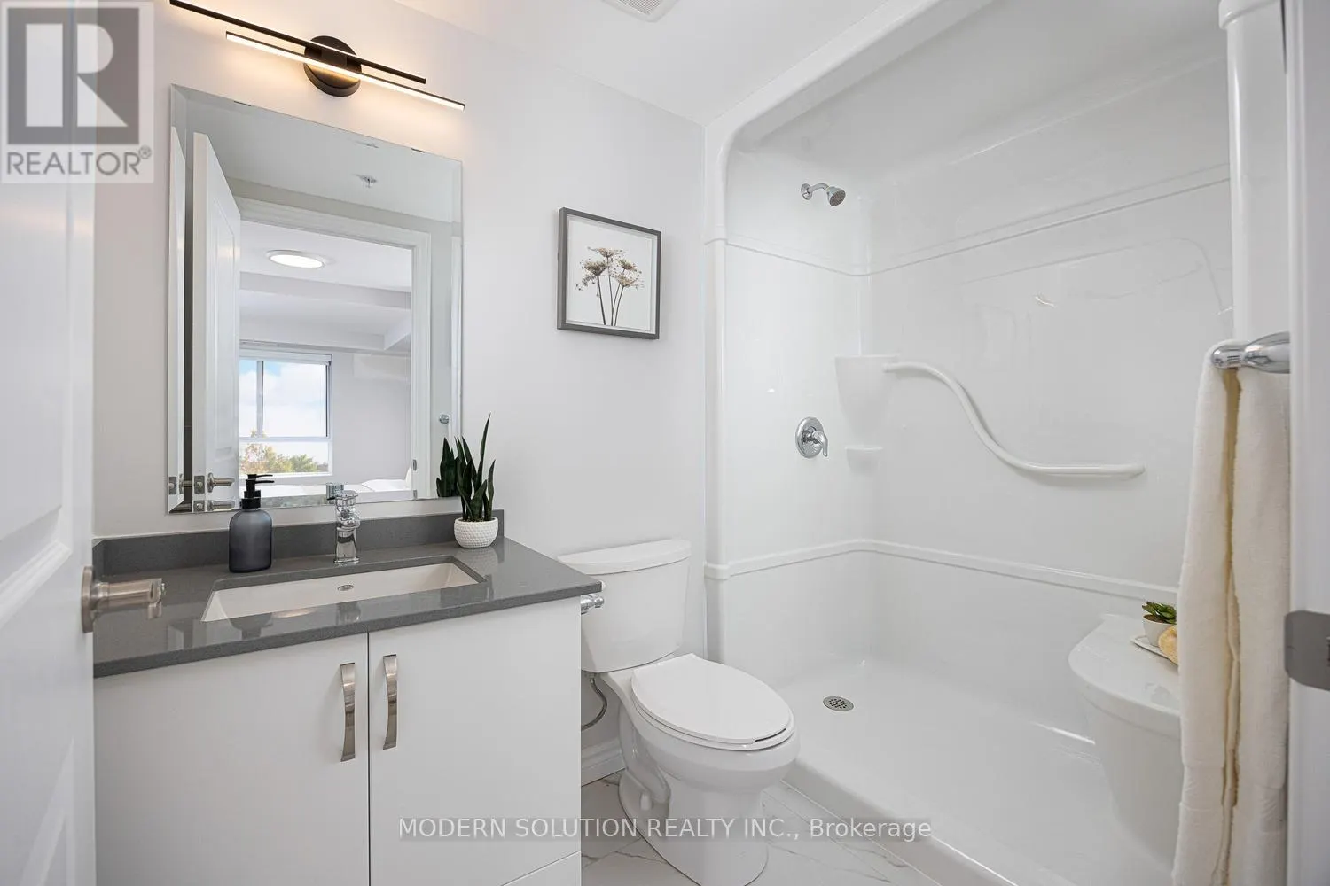 914 - 425 WATSON PARKWAY N