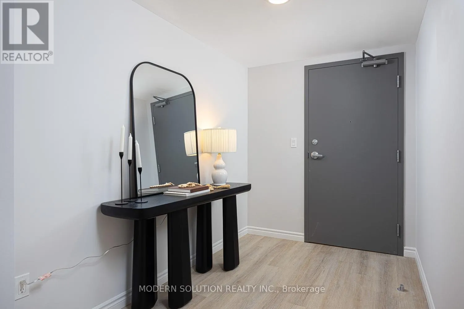 914 - 425 WATSON PARKWAY N