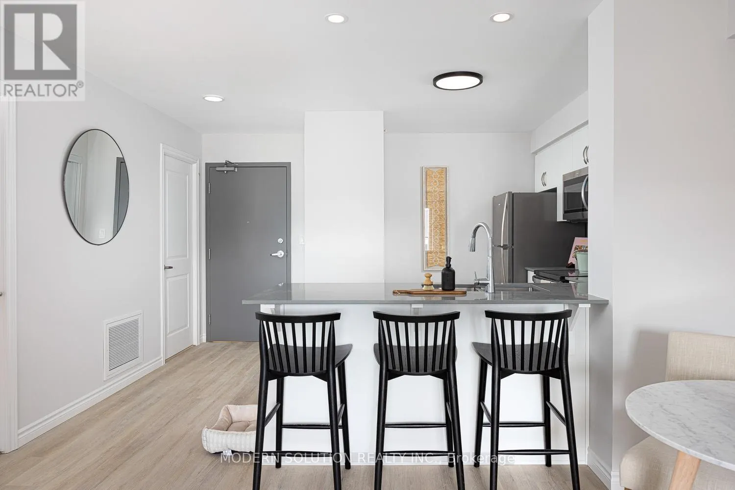 914 - 425 WATSON PARKWAY N