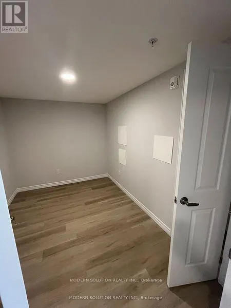 807 - 425 WATSON PARKWAY N