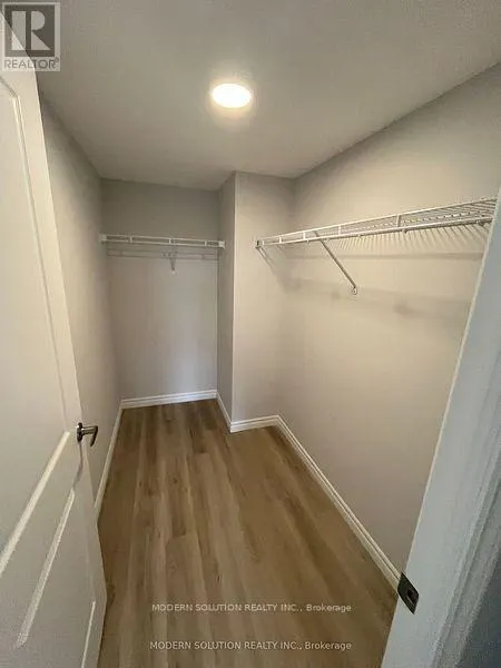 807 - 425 WATSON PARKWAY N