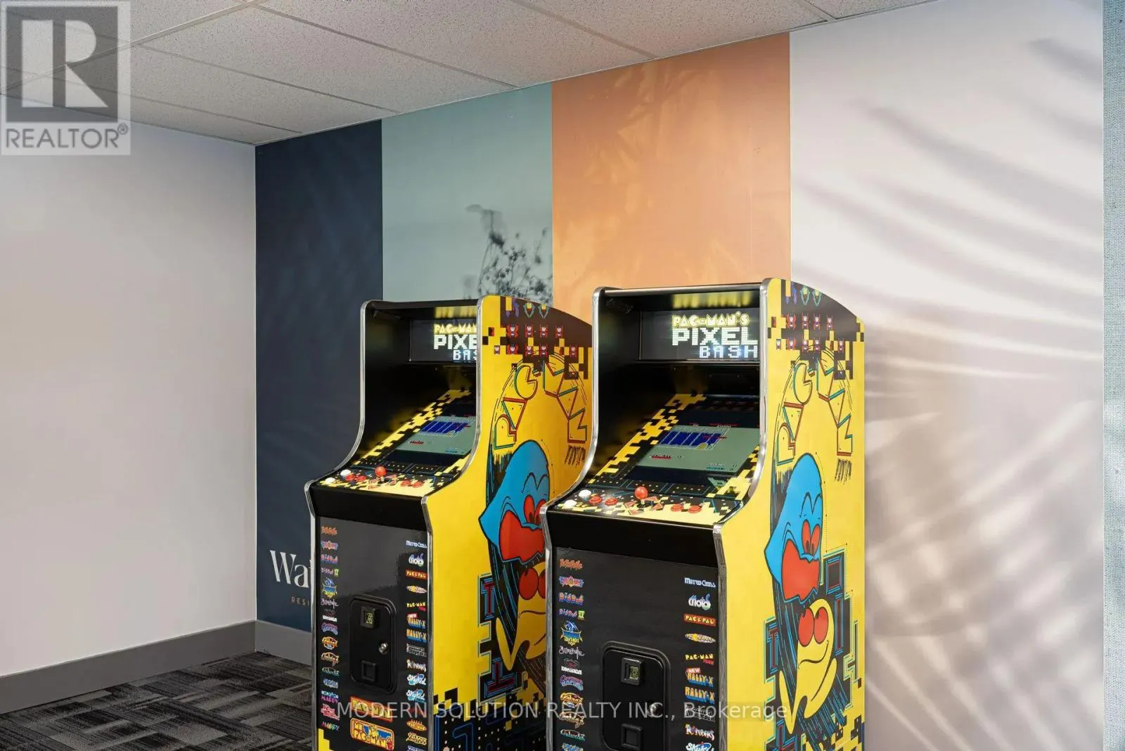 807 - 425 WATSON PARKWAY N