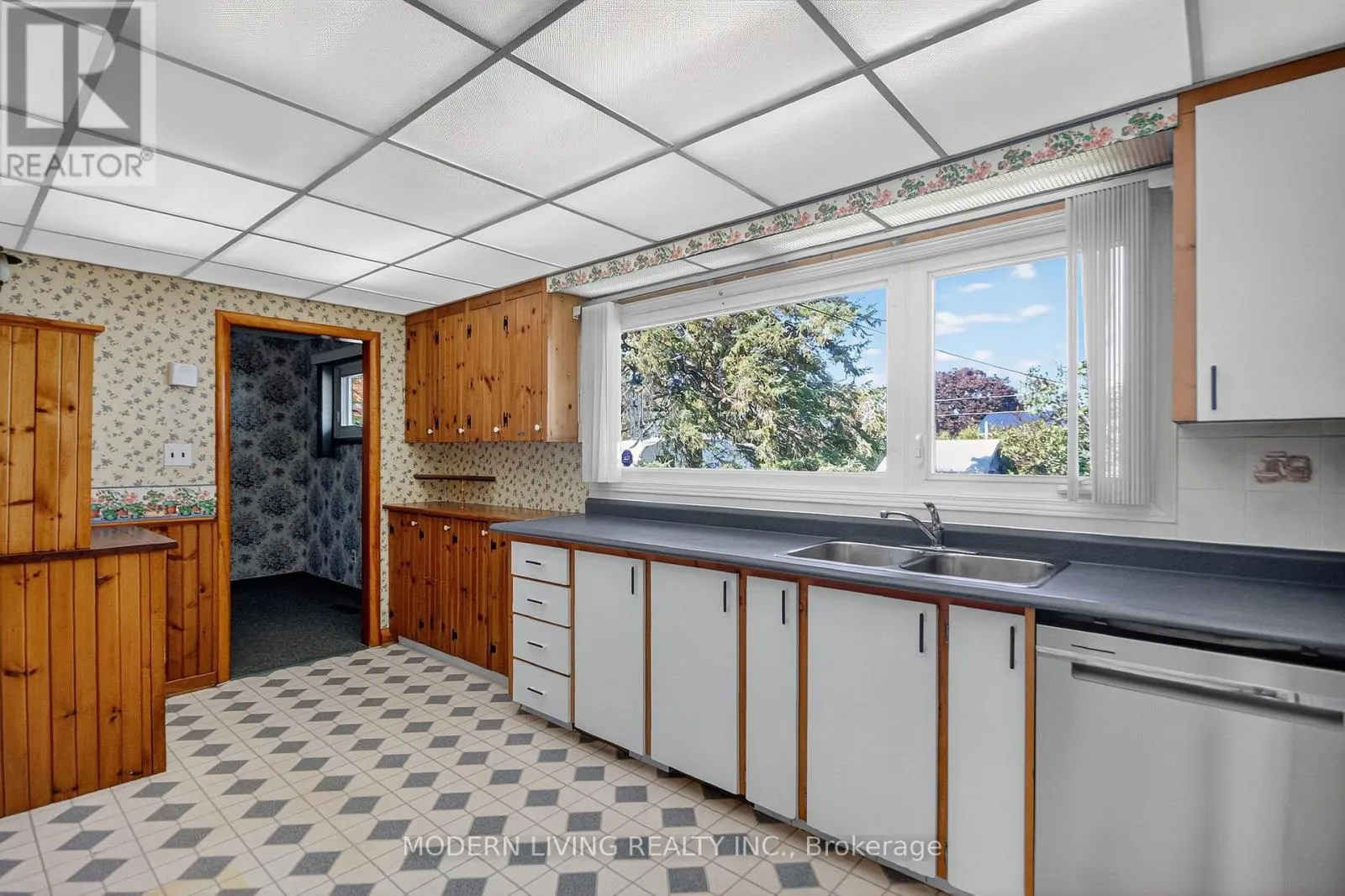 48 ELIZABETH DRIVE