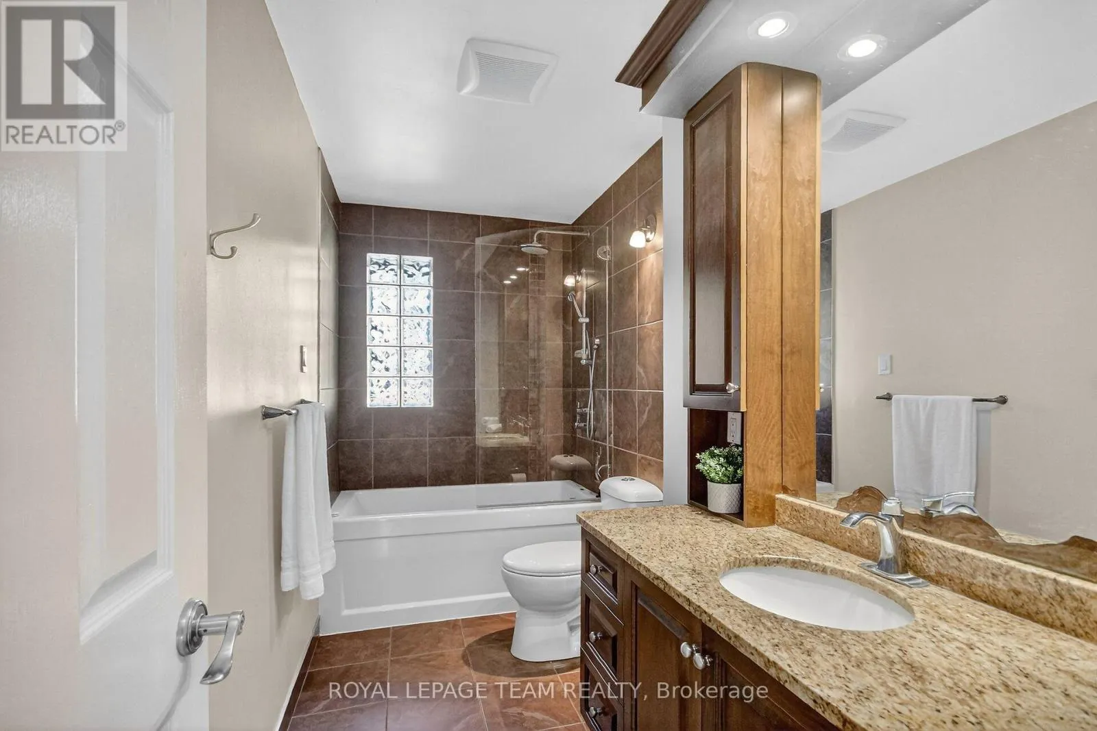 1079 CHRISTOPHER DRIVE