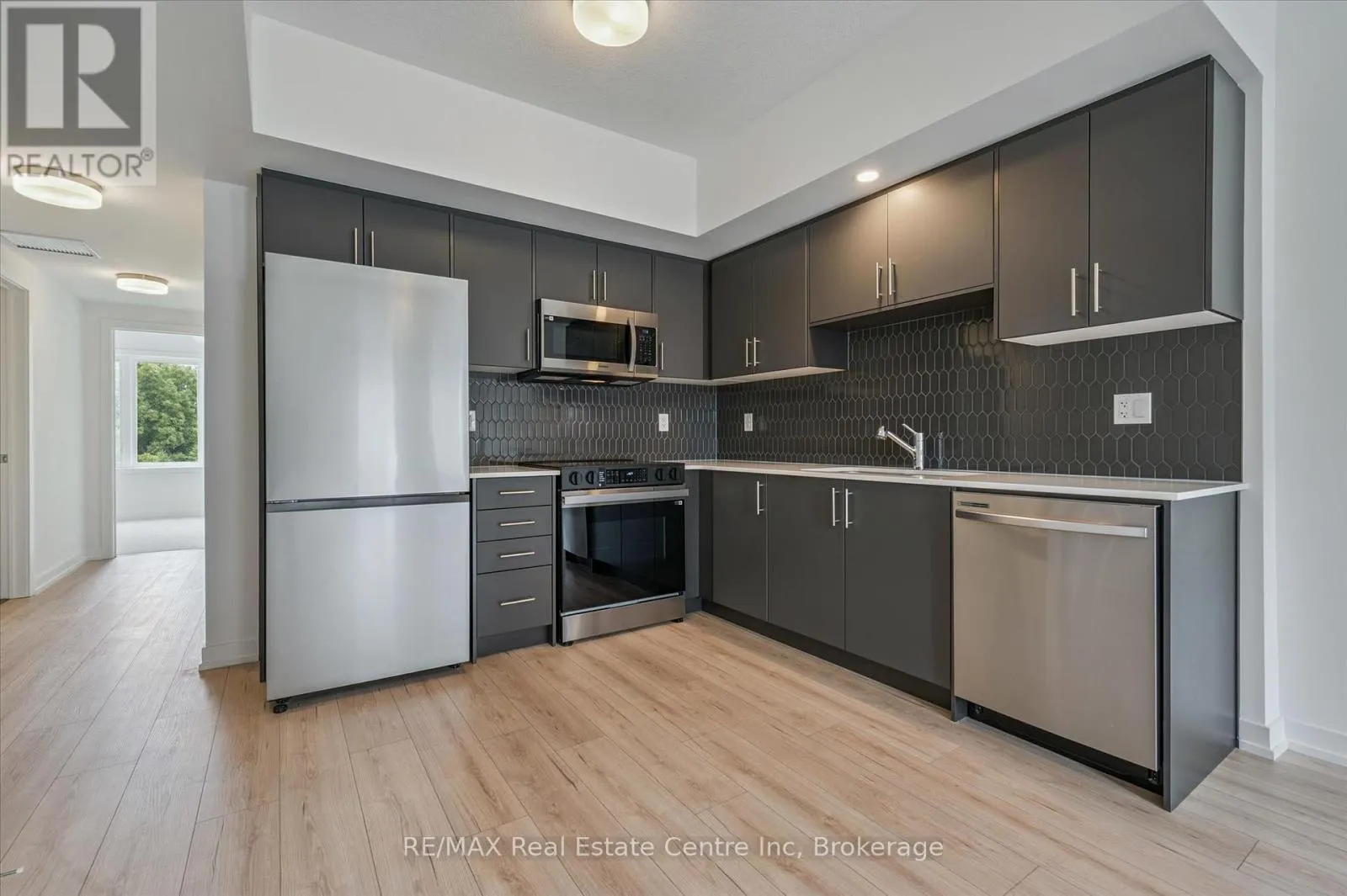 6 - 940 ST DAVID STREET N, #6