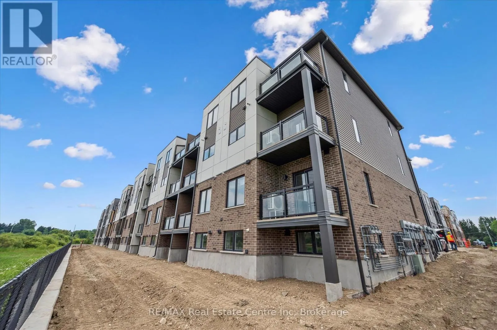 6 - 940 ST DAVID STREET N, #6