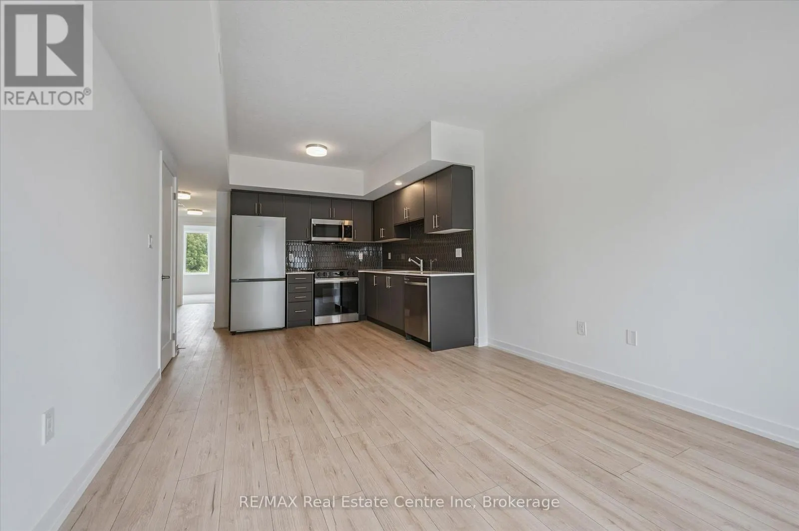 6 - 940 ST DAVID STREET N, #6