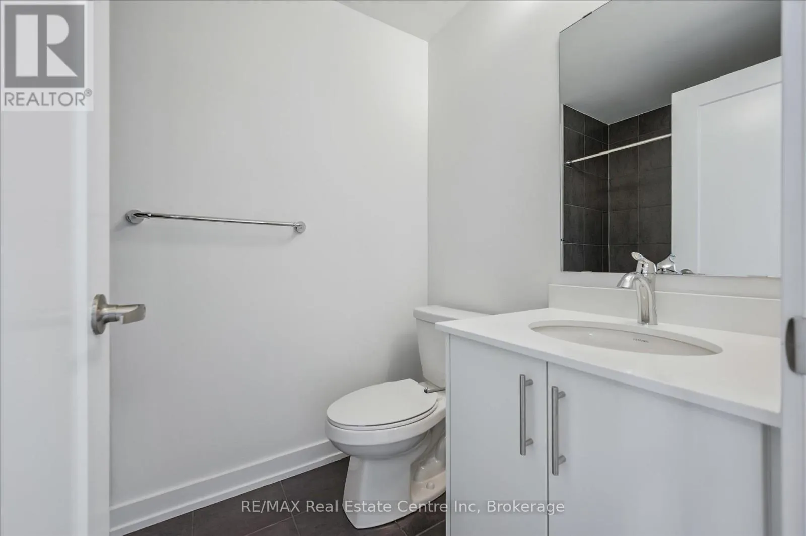 6 - 940 ST DAVID STREET N, #6