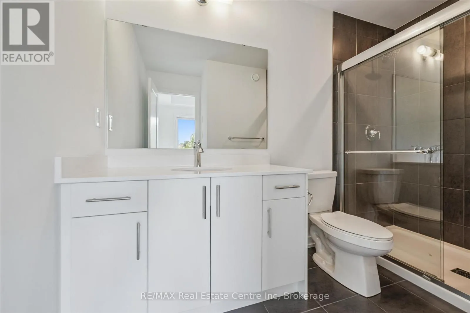 6 - 940 ST DAVID STREET N, #6