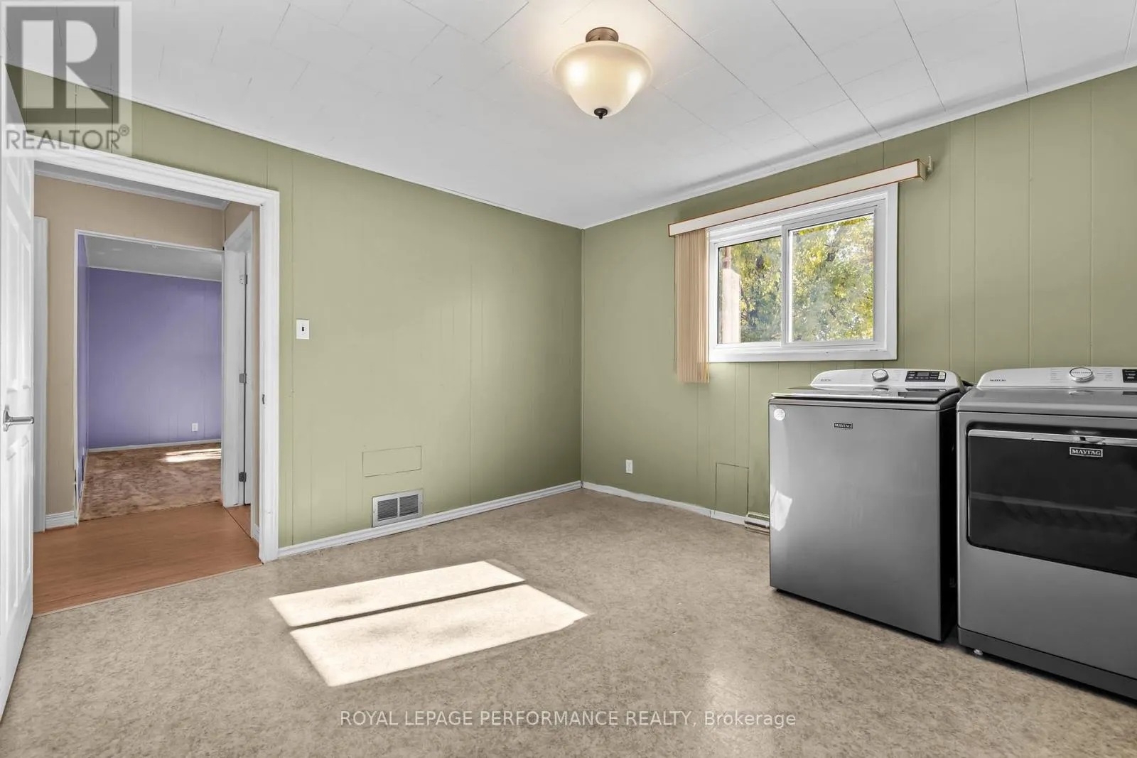 108 ELGIN STREET W