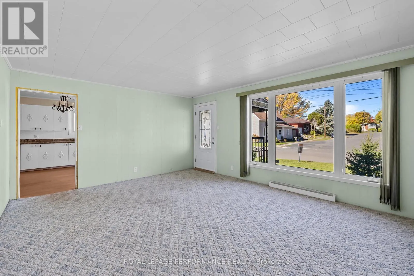 108 ELGIN STREET W