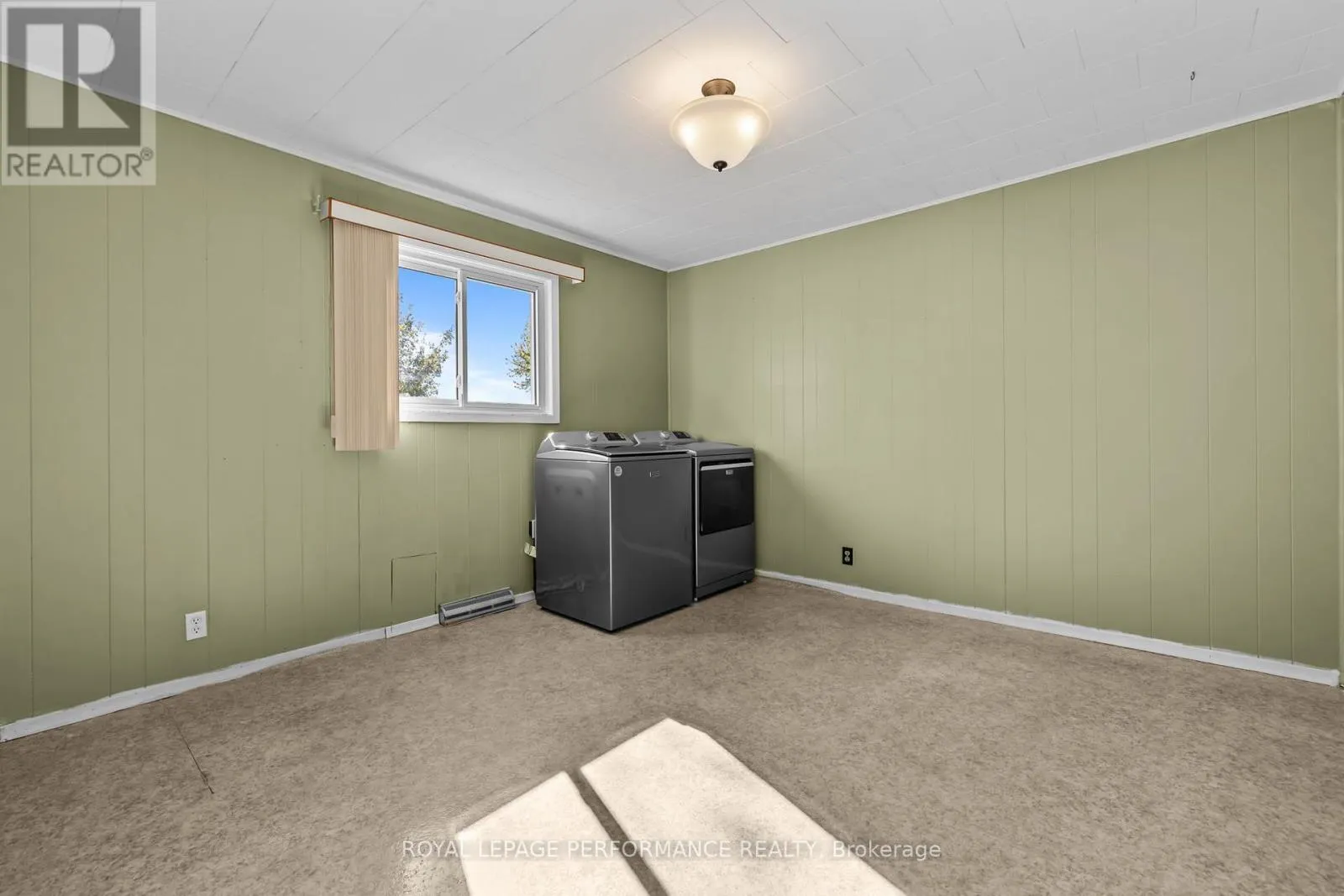 108 ELGIN STREET W