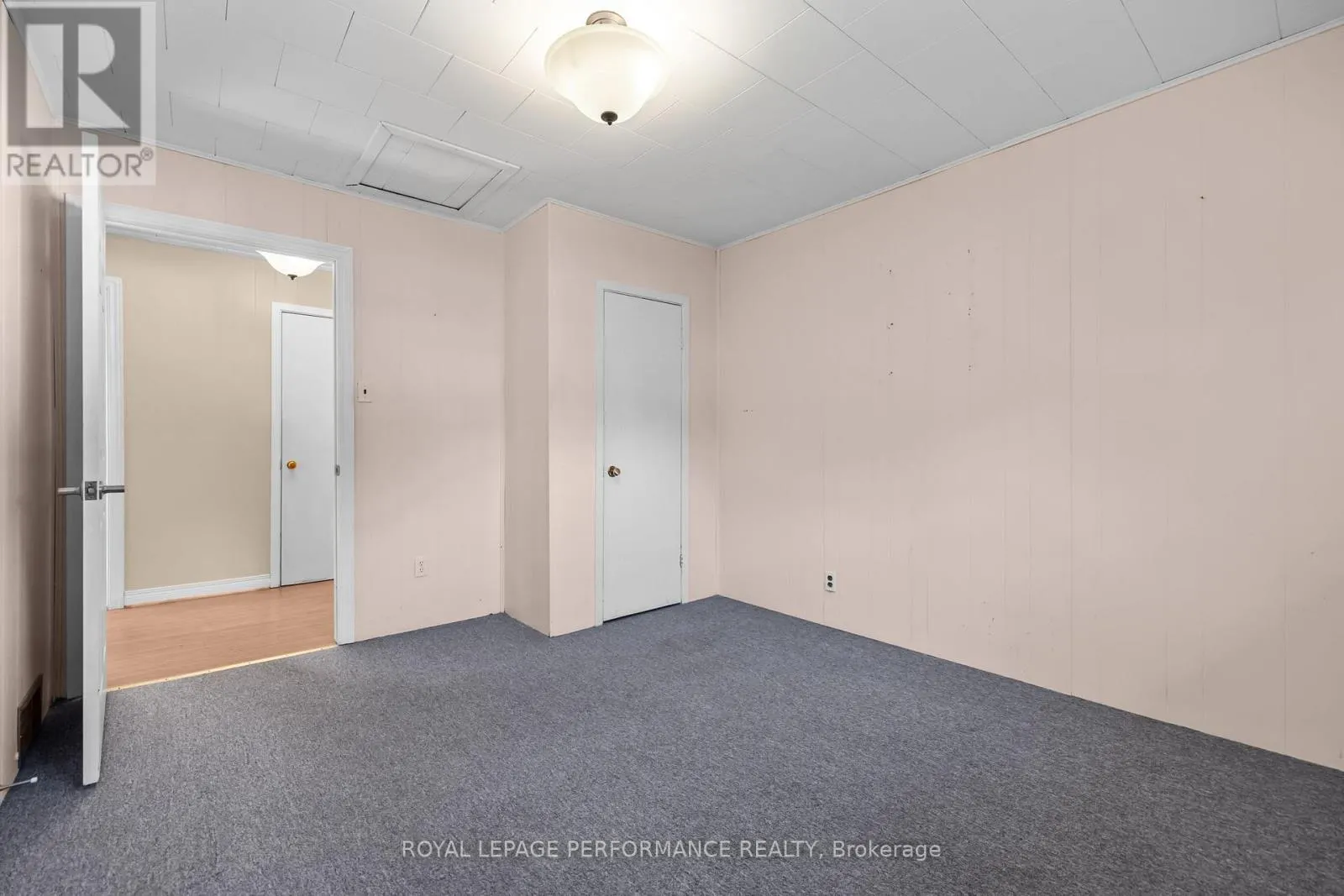 108 ELGIN STREET W