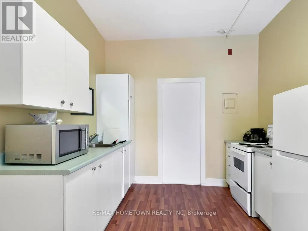 64 KING STREET E