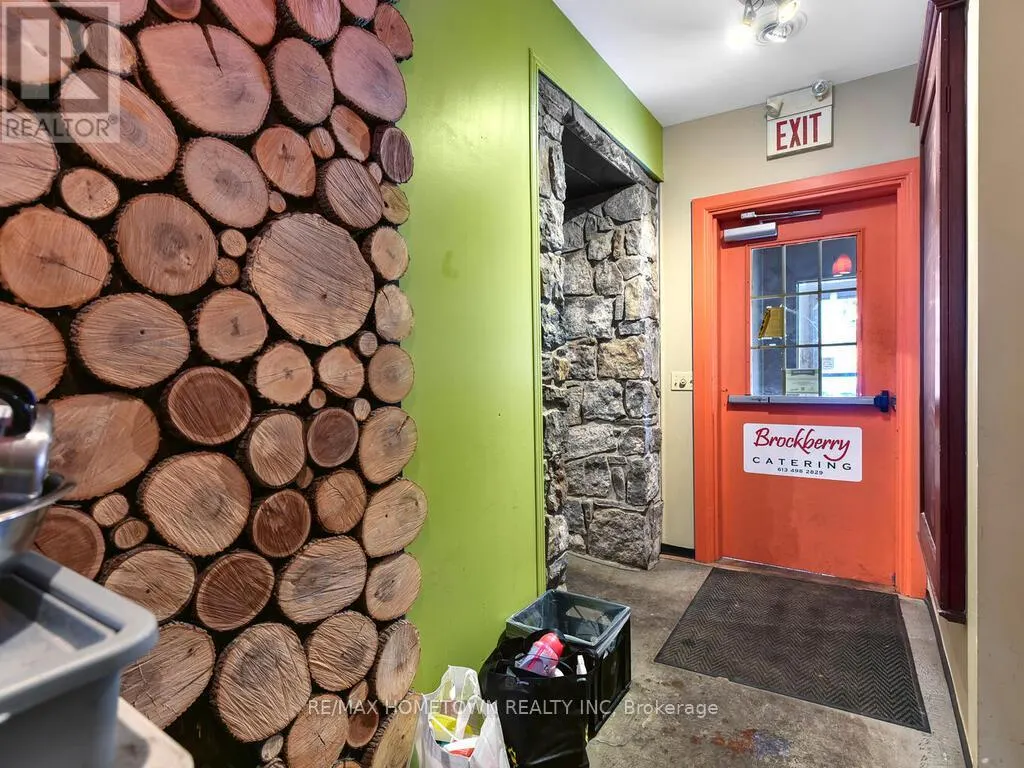 64 KING STREET E