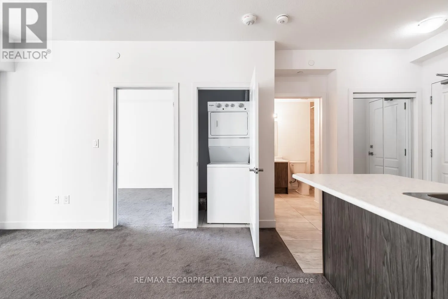 326 - 450 DUNDAS STREET