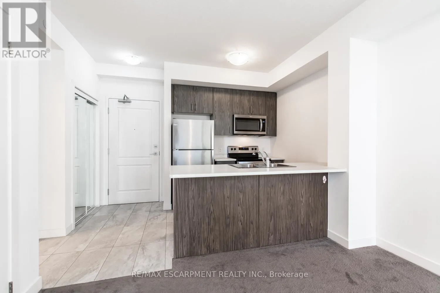 326 - 450 DUNDAS STREET