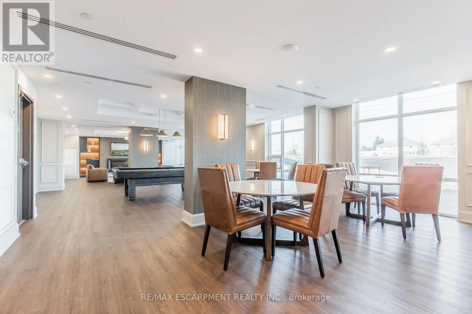 326 - 450 DUNDAS STREET