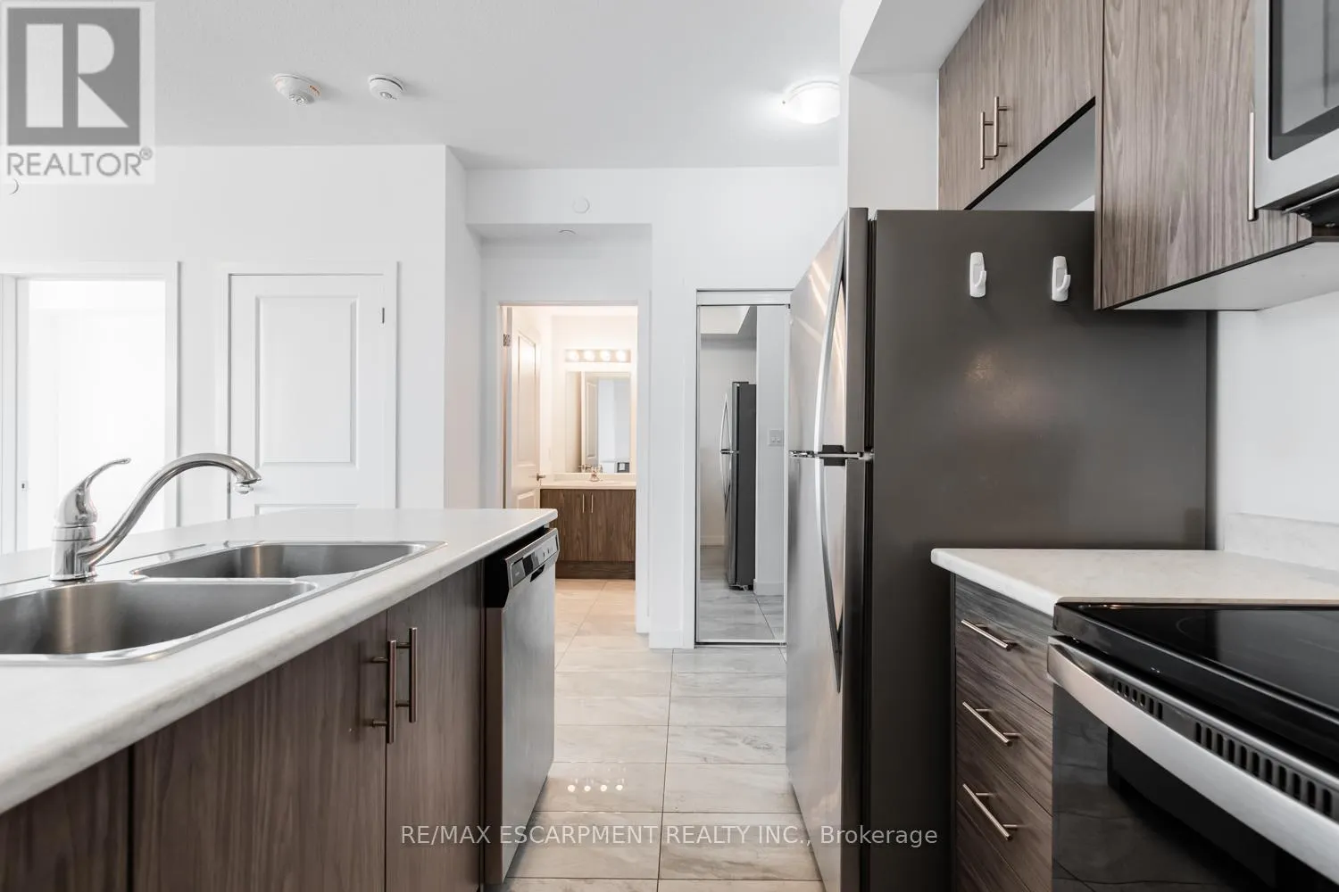 326 - 450 DUNDAS STREET